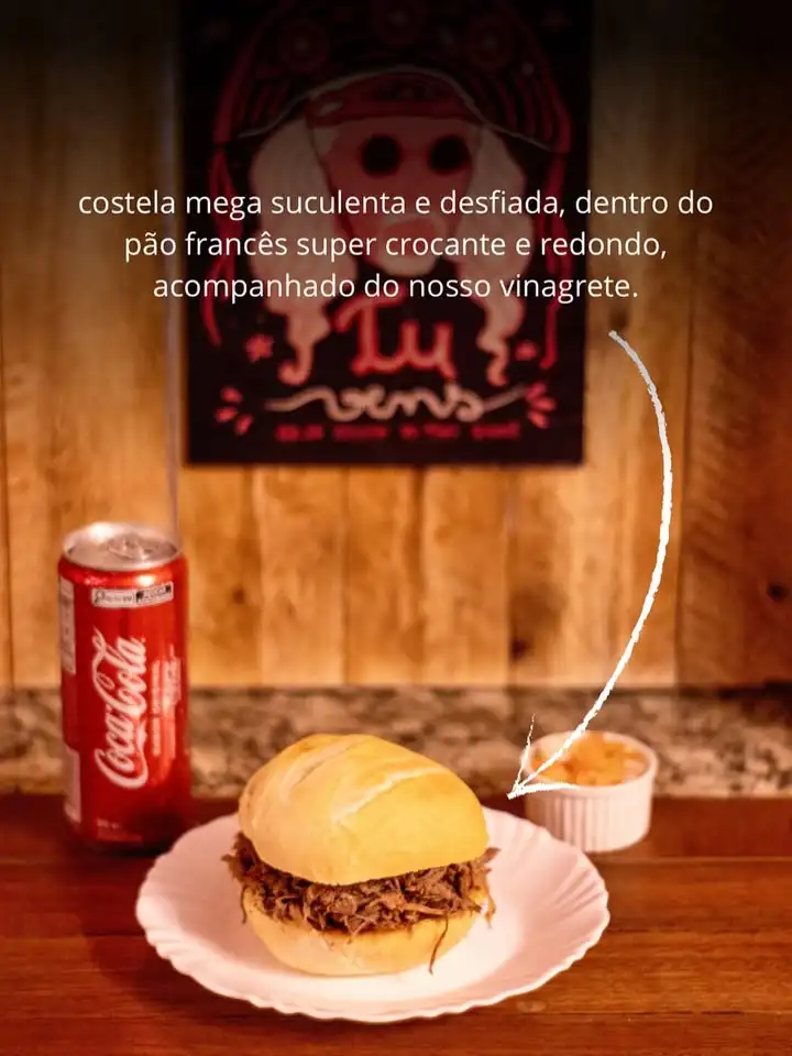 Apresento-lhes o nosso favorito! Pão com costela do Delícias no Pão 🔥😋Crocância por fora, suculência por dentro.Costela ...